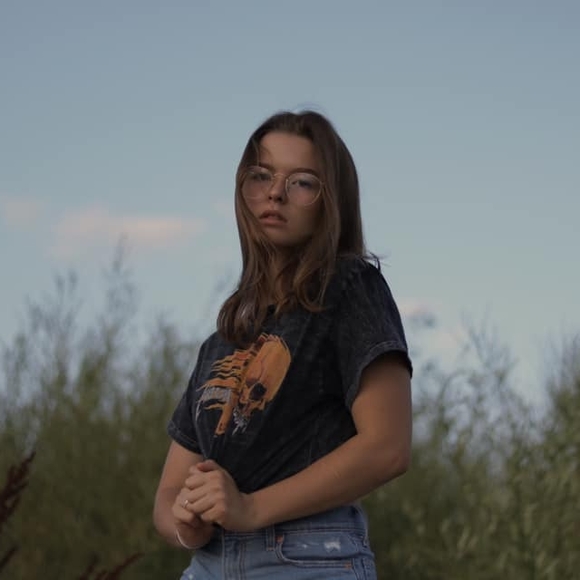 Meet your Posher, Elyse - Picture 1 of 1